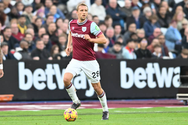 员坚持留在 员坚持留在